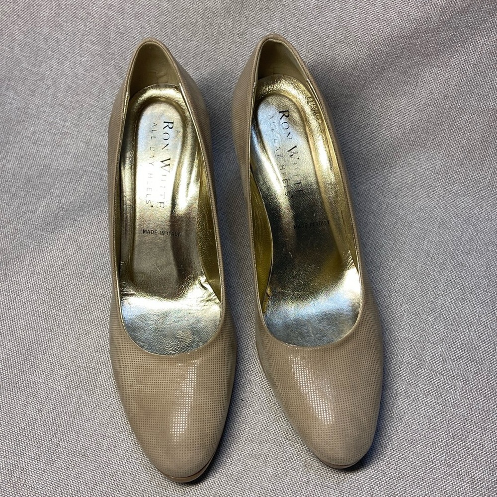 RON WHITE Womens Beige Leather Pumps Classic Slip On Heels Size 8